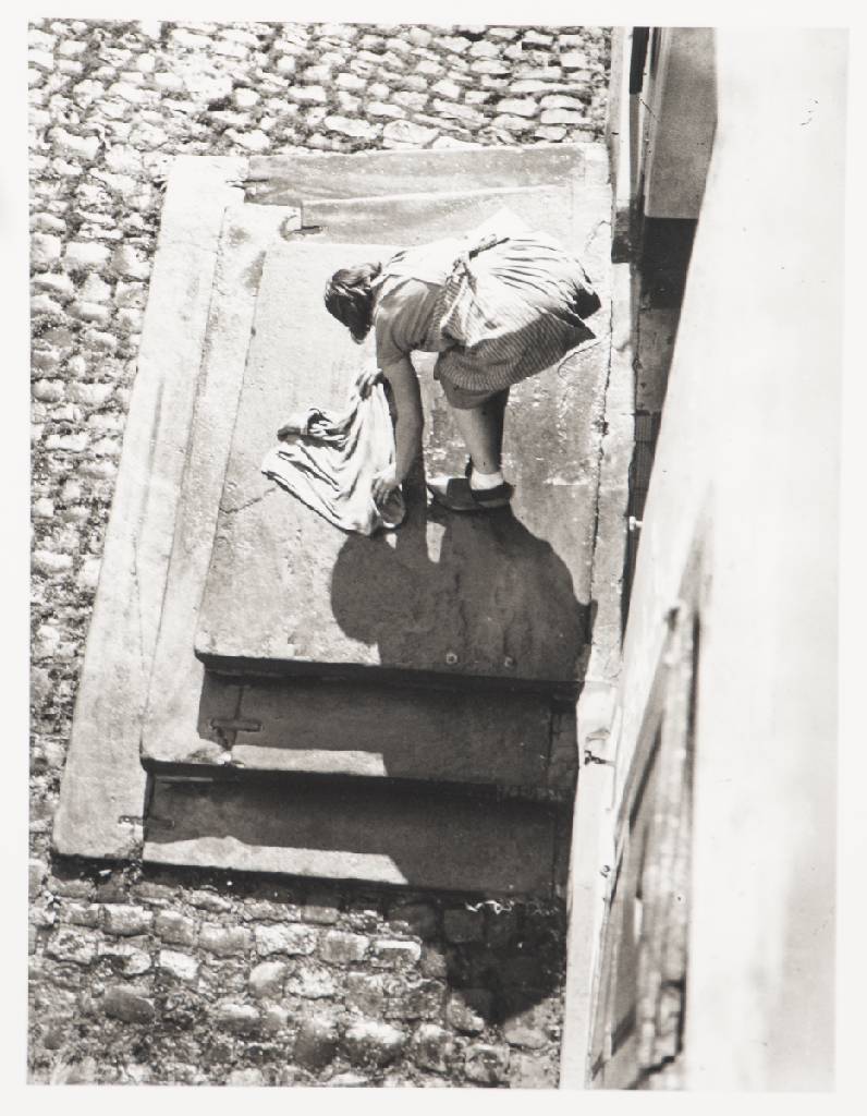 Friedrich Seidenstücker, 1882-1962, Aufputz, Silbergelatine-Abzug, aus 1928, Print 2002, Edition Griffelkunst, verso gestempelt, printers proof, ...