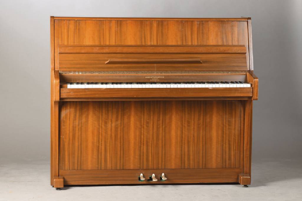 Pianino, Barratt & Robinson, London, 60er Jahre, Nussbaumgehäuse, , ca. 118x139x61 cm