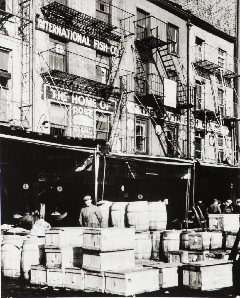Detail c: Andreas Feininger, 1906-1999, New York und Chicago in den Vierziger Jahren, Mappe mit 6 Silbergelatine-Abzügen, Edition Griffelkunst 2011, Blattgr. ...