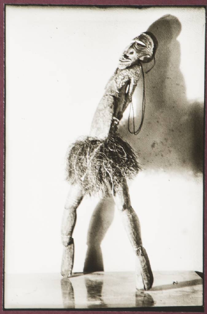 Detail a: Germaine Krull, 1897-1985 Polen, Tanz und Revolte, Mappe mit 6 Fotografien, Edition Griffelkunst 2016, Blattgr. 30x40 cm