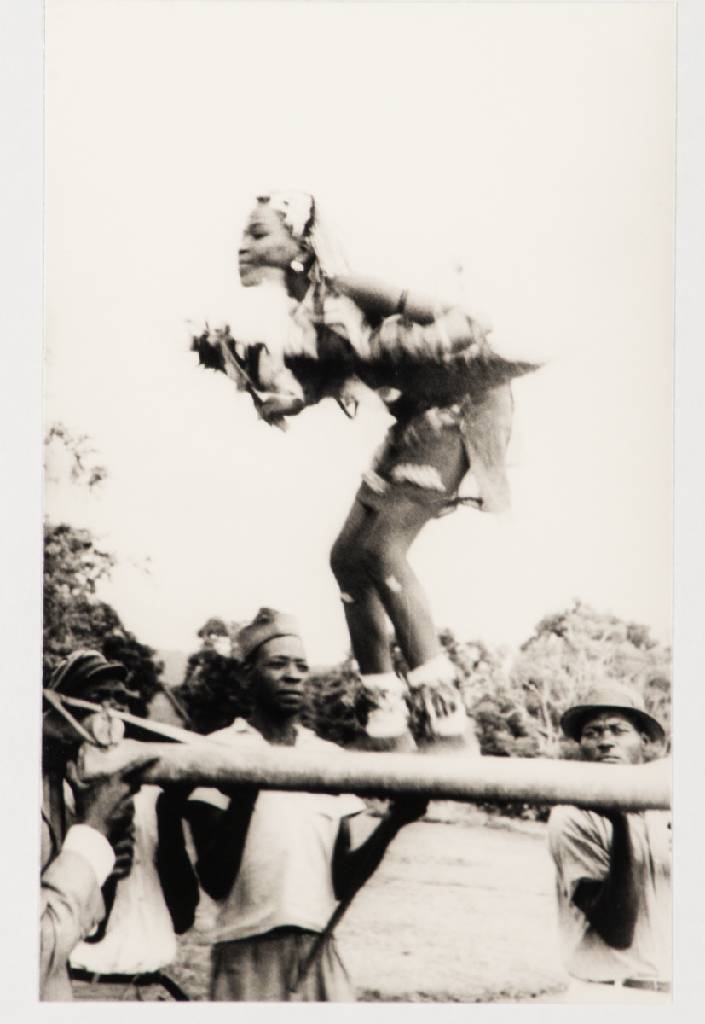 Detail b: Germaine Krull, 1897-1985 Polen, Tanz und Revolte, Mappe mit 6 Fotografien, Edition Griffelkunst 2016, Blattgr. 30x40 cm