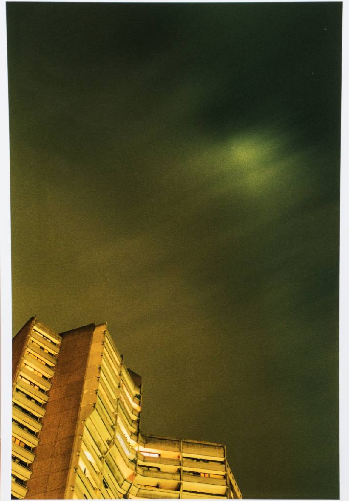 Tobias Zielony, geb. 1973 Wuppertal, Berliner Filmemacher und Fotograf, hier: Licht, Inkjetdruck, verso sign., dat. 2015, betitelt, Blattgr. 47x32 cm