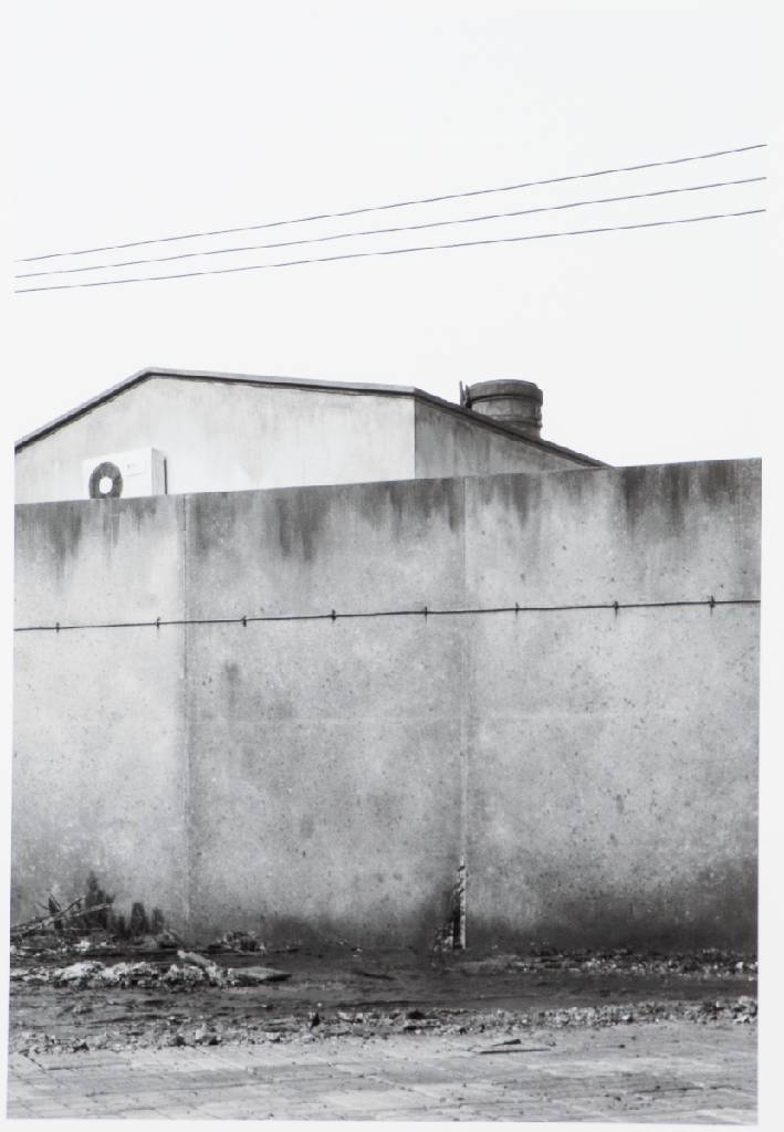 Detail c: Oliver Boberg, geb. 1965 Herten, Gewerbebauten, Mappe mit 6 Fotografien, C- Prints, 2012, je verso sign., Blattgr. 50x40 cm