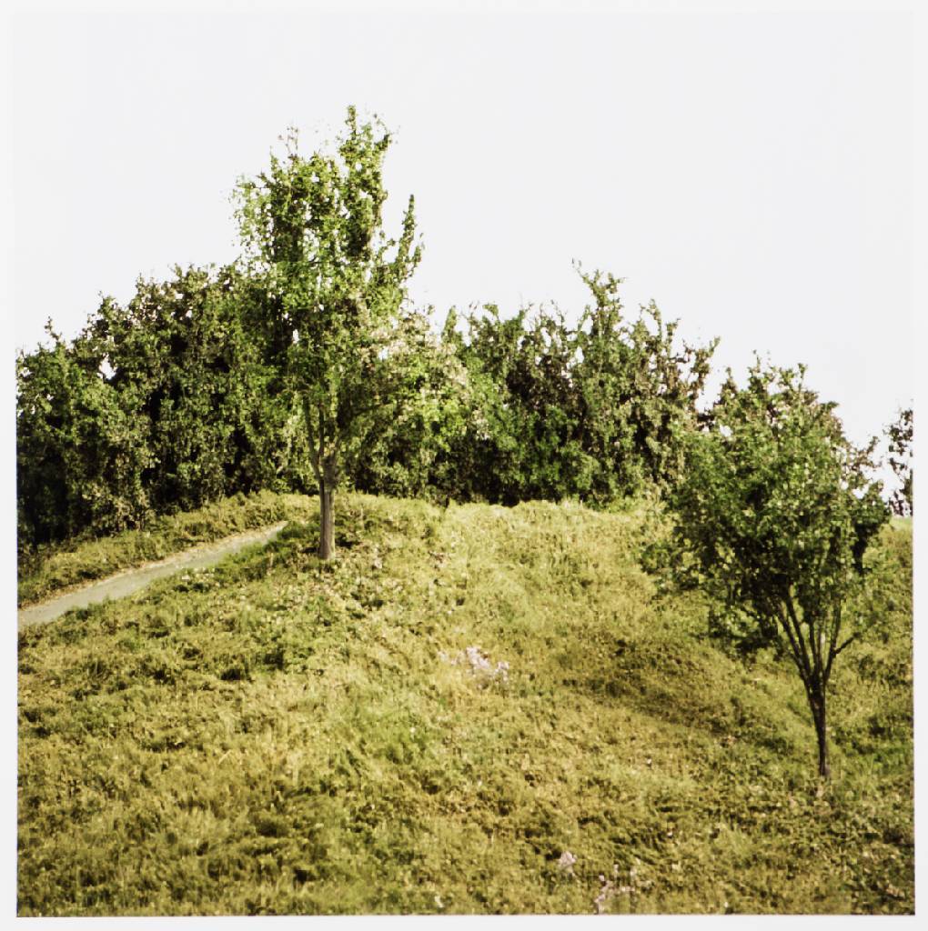Detail d: Oliver Boberg, geb. 1965 Herten, Gewerbebauten, Mappe mit 6 Fotografien, C- Prints, 2012, je verso sign., Blattgr. 50x40 cm