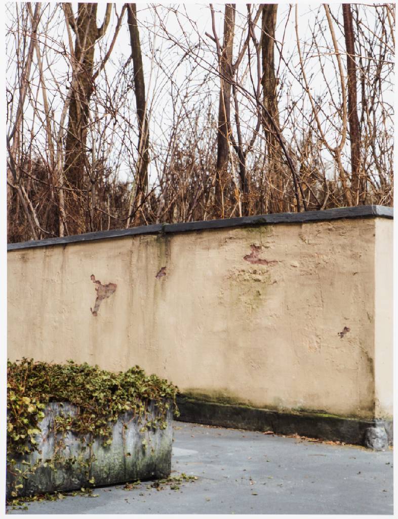 Detail e: Oliver Boberg, geb. 1965 Herten, Gewerbebauten, Mappe mit 6 Fotografien, C- Prints, 2012, je verso sign., Blattgr. 50x40 cm