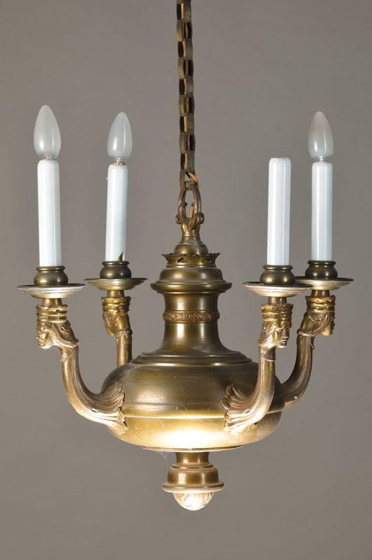 Deckenlampe nach klassizistischem Vorbild von 1800, Messing, 4-flammig, Elektrifizierung nicht geprüft, H. ca. 90 cm, D. ca. 52 cm
