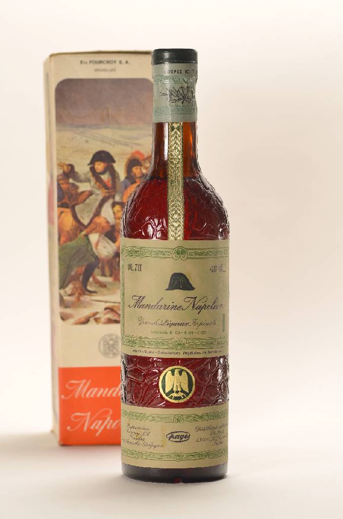 1 Flasche Mandarine Napoleon grande Liqueur Imperiale, ca. 70 cl, 40 % Vol., distillateurs : Ets Pages. 43000 Le Puy en Velay/France, sehr guter ...
