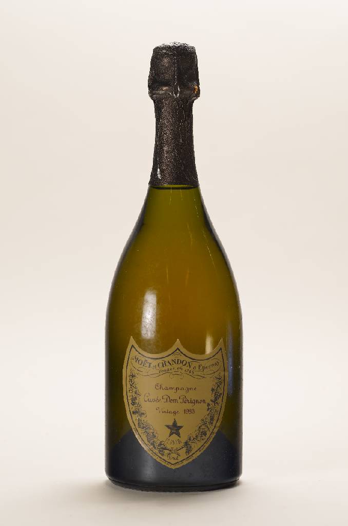 1 Flasche 1983 Moet et Chandon Dom Perignon,Brut, 75 cl, 12,5 % Vol., Abstand zwischen Flaschenboden und Champagner: ca. 2,2 cm, unverkostet, guter ...
