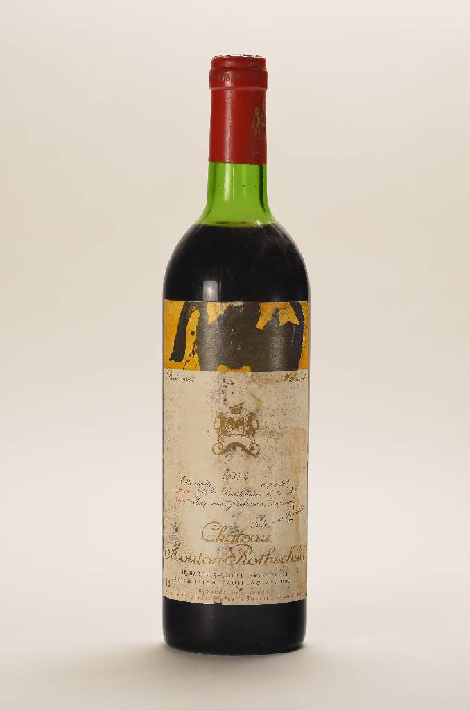 1 Flasche 1974 Chateau Mouton Rothschild, Pauillac, Premier Cru Classe, Künstleretikett:Robert Motherwell (1915-1991), ca. 73 cl, Füllstand: upper ...