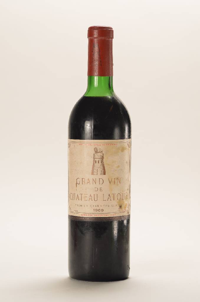 1 Flasche 1969 Chateau Latour, Pauillac, Premier Grand Cru Classe, ca. 75 cl,Füllstand: ca. top shoulder, unverkostet, Etikett beschmutzt, ...