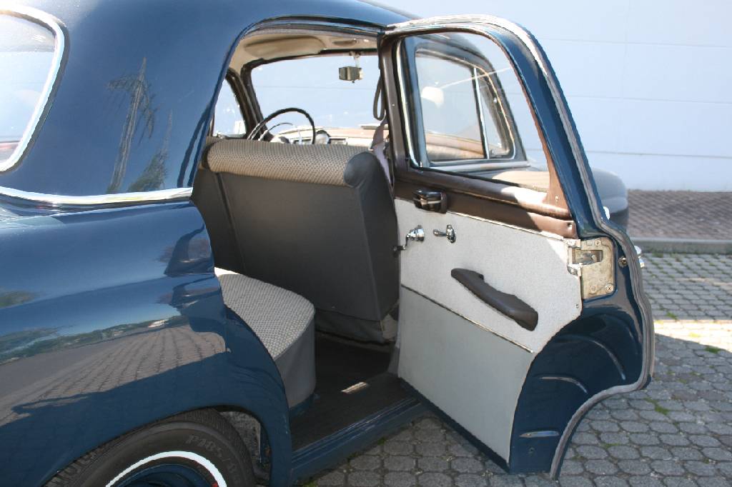 Detail c: Mercedes Benz 190b W 121, Fahrgestellnummer: 12101010014894, EZ 08/1960, Laufleistung ca. 50.562 km abgelesen, HU 10/2017, H-Zulassung, 59kW/ 80 PS, ...