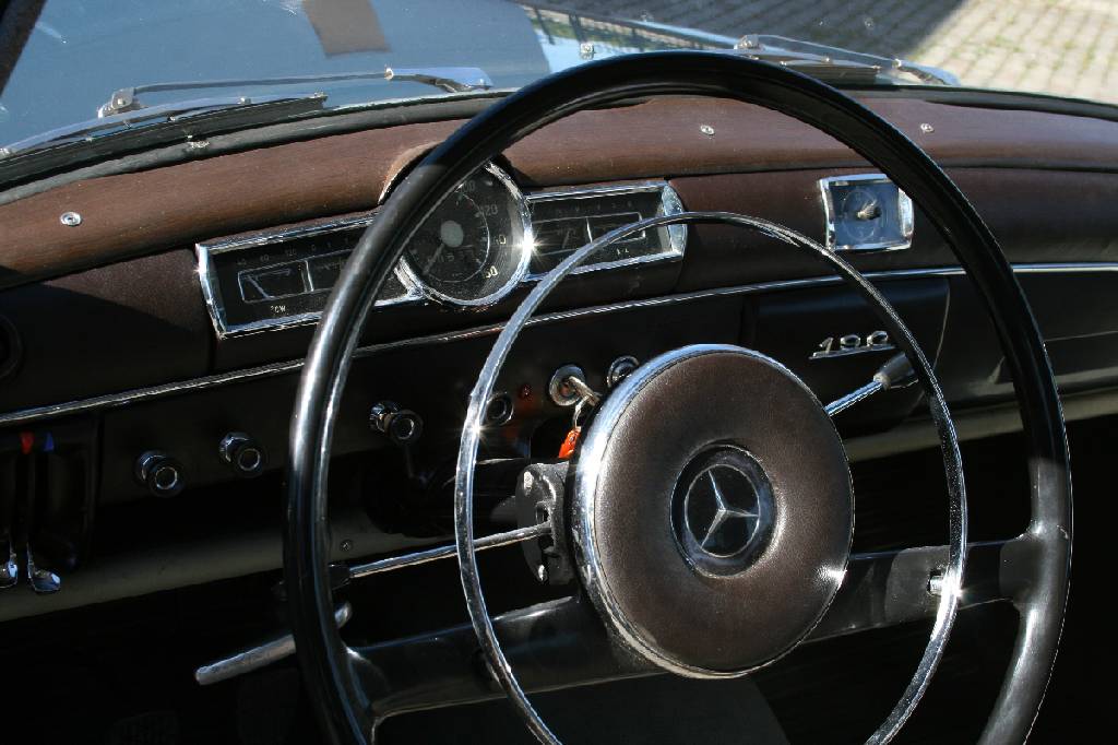 Detail g: Mercedes Benz 190b W 121, Fahrgestellnummer: 12101010014894, EZ 08/1960, Laufleistung ca. 50.562 km abgelesen, HU 10/2017, H-Zulassung, 59kW/ 80 PS, ...