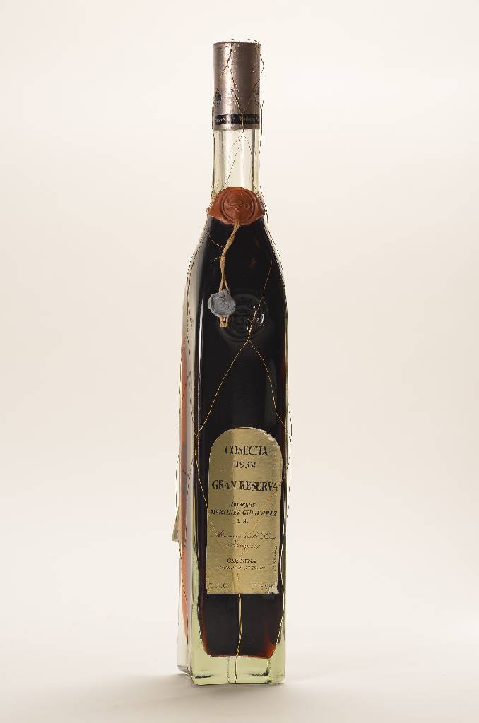 1 Flasche 1932 Martinez Gutierrez Carinena Gran Reserva, Zaragossa, Abstand zwischen Kapsel und Wein: ca. 3,7 cm, ca. 50 cl, 17 % Vol., unverkostet, ...