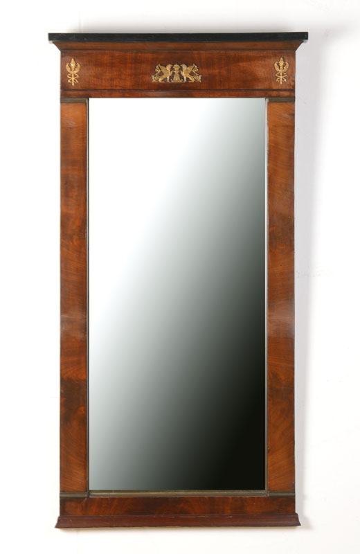 Wandspiegel, 19. Jh., Mahagonifurnier, Spiegelglas ergänzt, Messingbeschlag nach Empire-Vorbild, ca. 107x55 cm