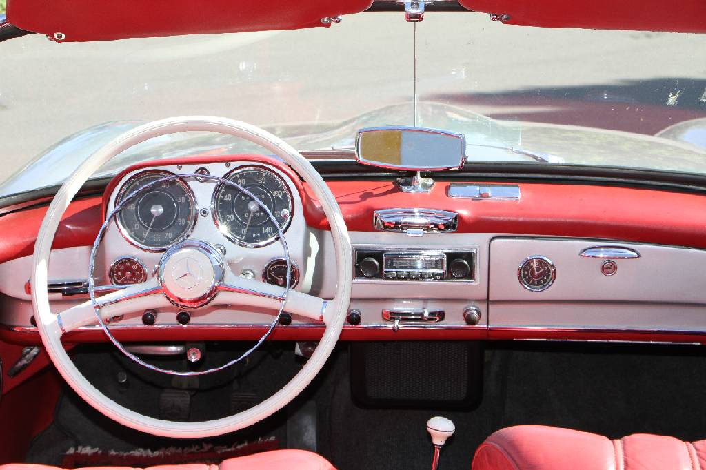 Detail b: Mercedes Benz 190SL, Fahrgestellnummer: 1210406503569, EZ 07/1956, 2. Hand in Deutschland, Laufleistung ca. 56.000 miles abgelesen, HU 08/2017, ...