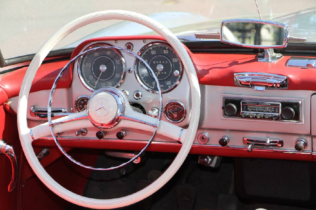 Detail i: Mercedes Benz 190SL, Fahrgestellnummer: 1210406503569, EZ 07/1956, 2. Hand in Deutschland, Laufleistung ca. 56.000 miles abgelesen, HU 08/2017, ...