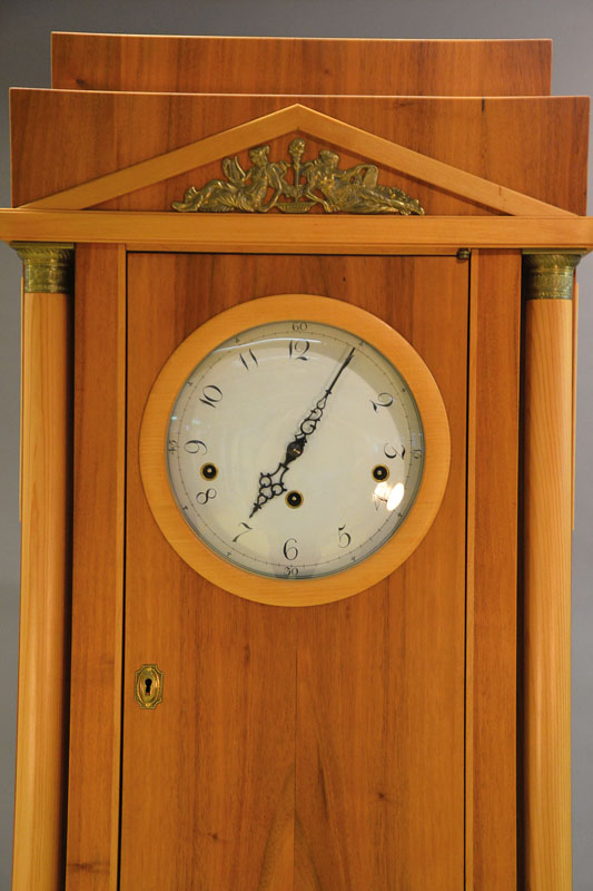 Detail b: Standuhr mit 3 Melodien auf 9 Tonstäbe, Werk Uhrenmanufaktur Kieniger, professionelleseinzeln angefertiges Gehäuse im Stil David Roentgen, mit ...