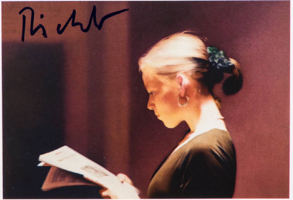 Gerhard Richter, geb. 1932, Lesende, Kunstpostkarte, handsign., Farboffset nach Gemälde von 1994, ca. 10,5x15 cm