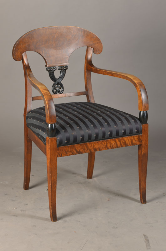 Armlehnstuhl, Dänemark oder Schweden, um 1840,Biedermeier, Ahorn, sog. Ochsenkopflehne, geschwärzte Füllhornornamentik, neu gepolstertu. bezogen, ...