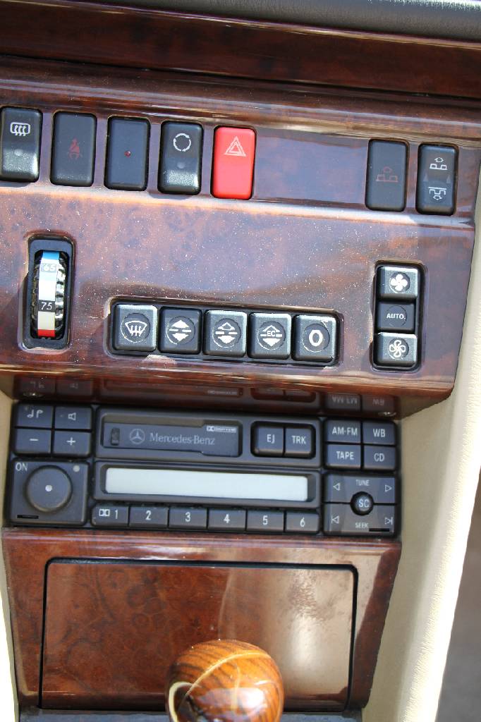Detail e: Mercedes-Benz CE 320 W124, Fahrgestellnummer: WDBEA66E2SC281811, EZ 02/1996, aktuell noch US registriert, 2. Hand, Laufleistung ca. 132.827 miles, ...