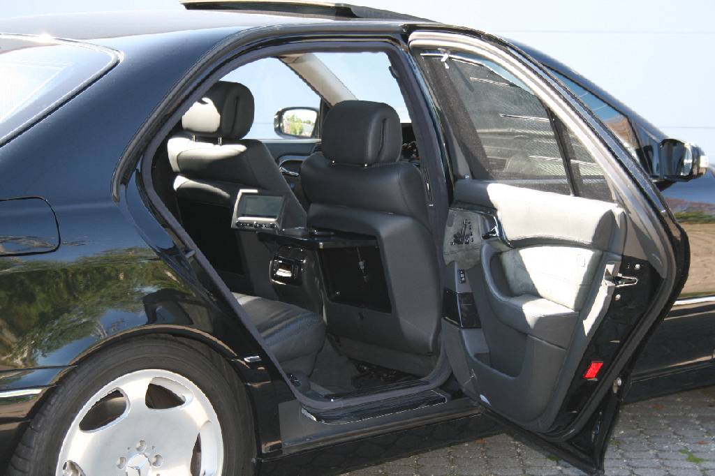 Detail e: Mercedes-Benz S 600 L W220, Fahrgestellnummer: WDB2201761A355310, EZ 03/2003, 2. Hand, Laufleistung ca. 185.000 km, 368 kW/ 500 PS, 12-Zylinder, ...