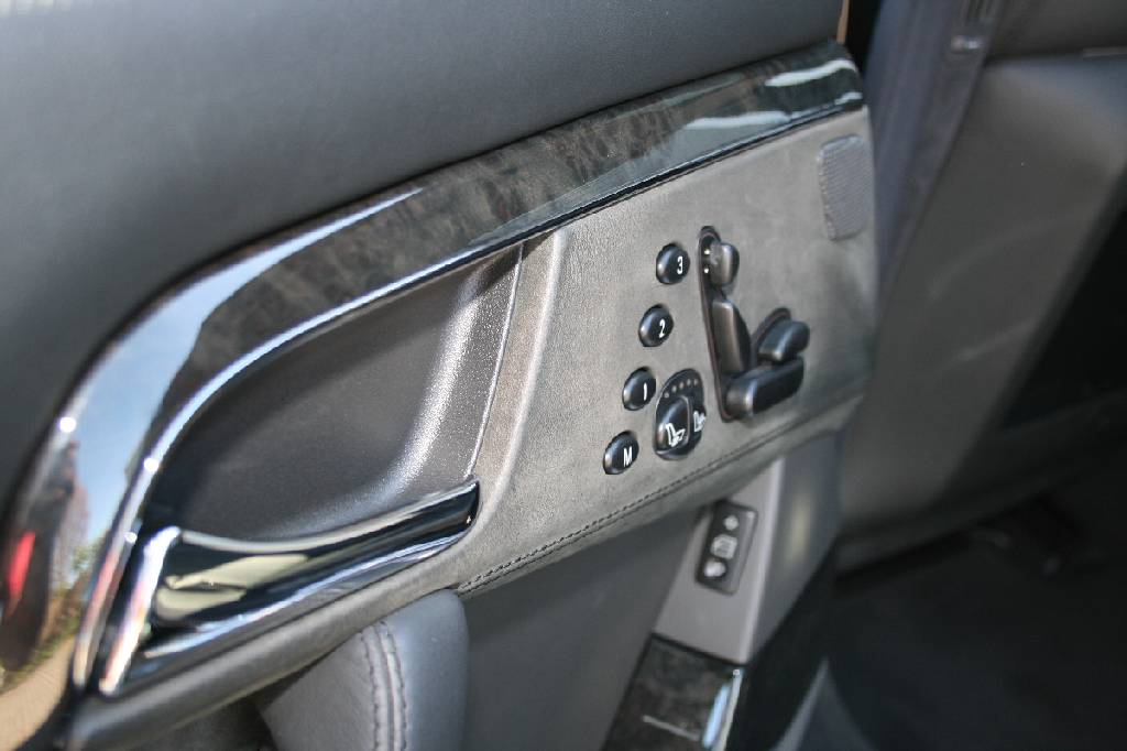 Detail i: Mercedes-Benz S 600 L W220, Fahrgestellnummer: WDB2201761A355310, EZ 03/2003, 2. Hand, Laufleistung ca. 185.000 km, 368 kW/ 500 PS, 12-Zylinder, ...