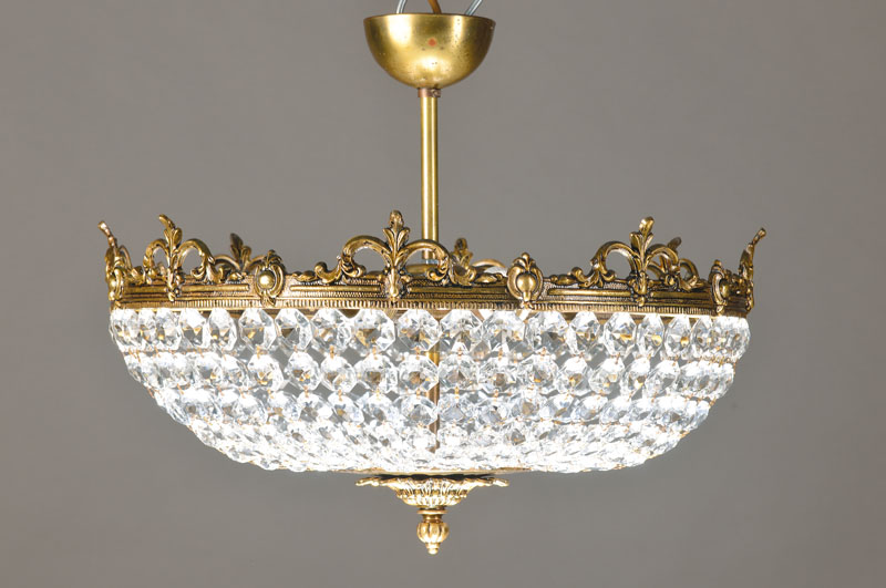 Deckenlampe, sog. Bienenkorb, Spanien 30er Jahre, massives Messingrondell, dieses reliefiert und mit Durchbrucharbeit, vier innenliegende ...