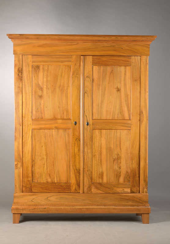 Biedermeierschrank, südwestdeutsch, wohl Baden, 1830, Nussbaum massiv, 8-Kassetter, 2-türig, schlichte, durch das Holzbild überzeugende ...