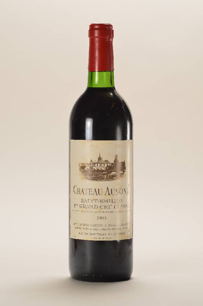 1 Flasche 1983 Chateau Ausone, Saint-Emilion, Premier Grand Cru Classe, ca. 75 cl, Füllstand: ca. top shoulder, unverkostet, selten im Angebot, ...