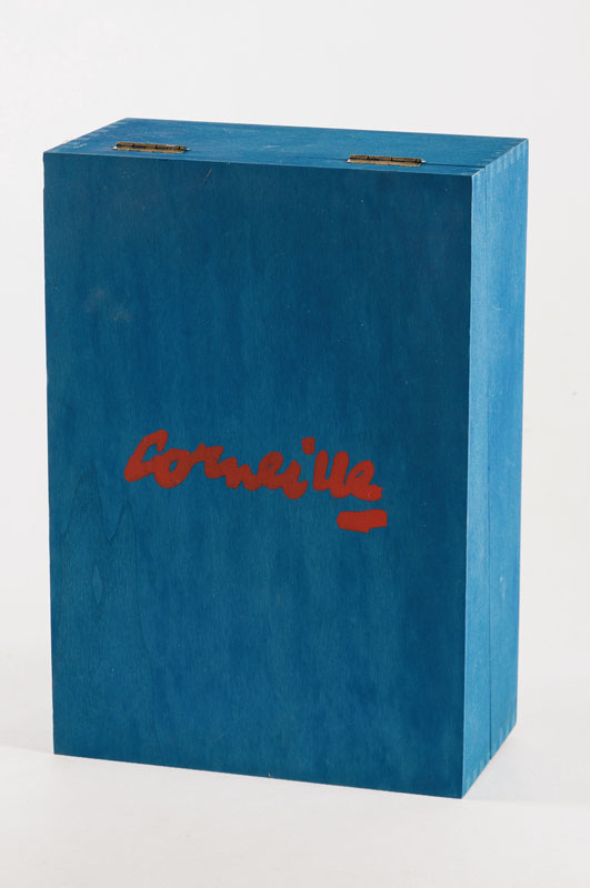 Detail b: Corneille, 1922-2010, Reve des iles, Holzskulptur, sign., num. 20/999, H. ca. 24 cm, In Original Holzbox, kleiner Kratzer am Rand der Skulptur