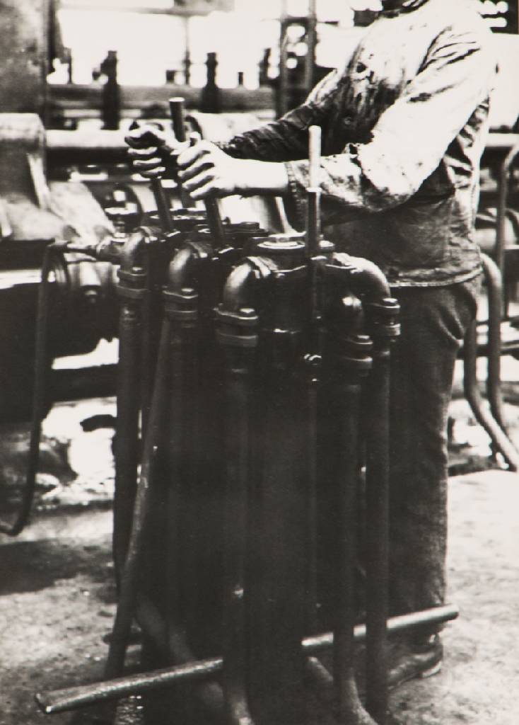 Albert Renger-Patzsch, 1897-1966, Industrie,Steuerventile, 1920, Silbergelatine-Abzug, printed 1950, verso Fotografen-Stempel, Titel, Stempel des ...