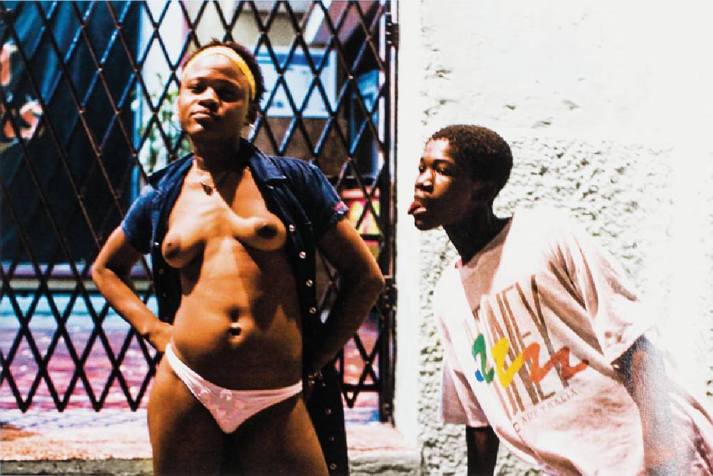 Alice Smeets, Growing up in Haiti, Fine Art Print auf Baryta-Hahnemühlepapier, verso sign., num. 3/15, betitelt, dat. 2007, mit Widmung, Motiv 60x90 ...