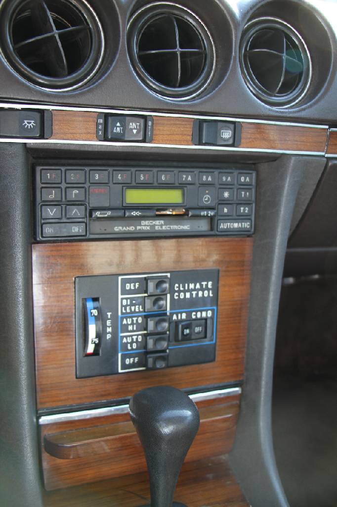 Detail b: Mercedes-Benz 380 SL R107, Fahrgestellnummer: WDBBA45A0BB005591, BJ 1981, Laufleistung ca. 149.000 miles, nach Vollabnahme H-zulassungsfähig, 114 ...