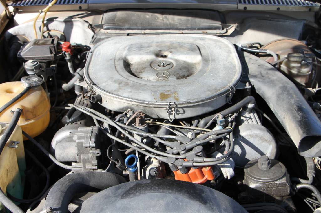 Detail d: Mercedes-Benz 380 SL R107, Fahrgestellnummer: WDBBA45A0BB005591, BJ 1981, Laufleistung ca. 149.000 miles, nach Vollabnahme H-zulassungsfähig, 114 ...