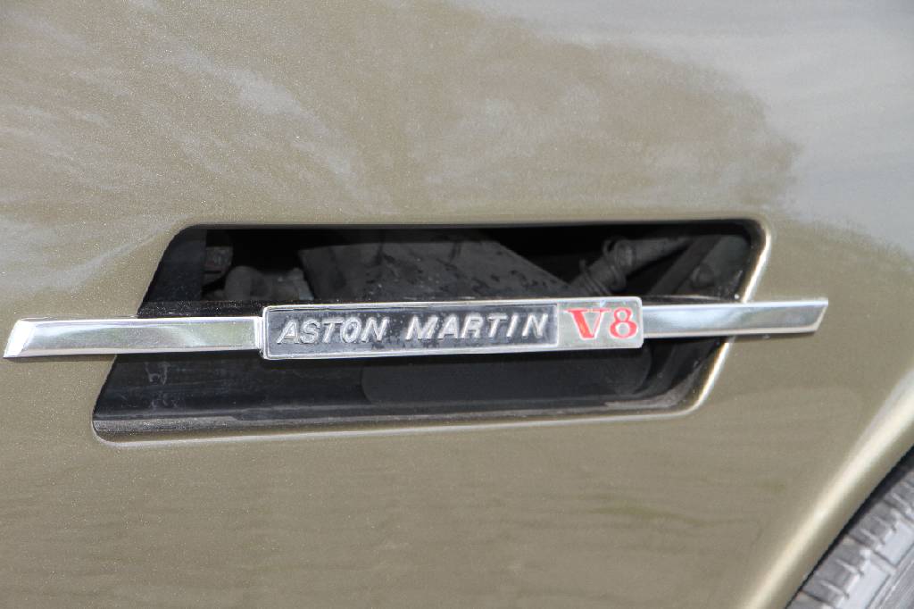 Detail h: Aston Martin V8, Fahrgestellnummer: V812017RCAS, EZ 07/1978, 3. Hand, Laufleistung ca. 52.754 km abgelesen, HU 02/2019, H-Zulassung, 228 kW/ 310PS, ...