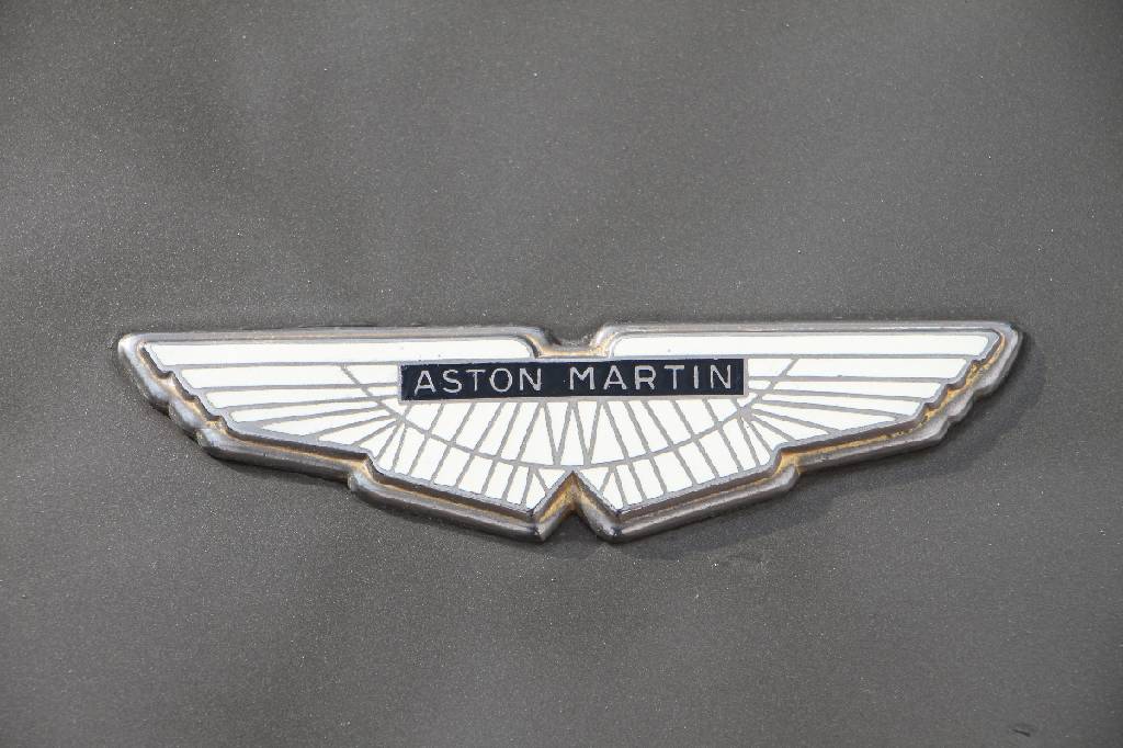 Detail i: Aston Martin V8, Fahrgestellnummer: V812017RCAS, EZ 07/1978, 3. Hand, Laufleistung ca. 52.754 km abgelesen, HU 02/2019, H-Zulassung, 228 kW/ 310PS, ...
