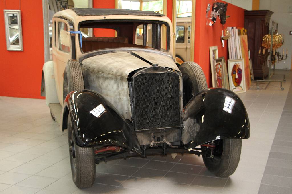 Daimler Benz 230 Pullman, Fahrgestellnummer: 153761, BJ 1936, Laufleistung unbekannt, nach Restaurierung H-zulassungsfähig, ca. 40 kW/ 55 PS, ...