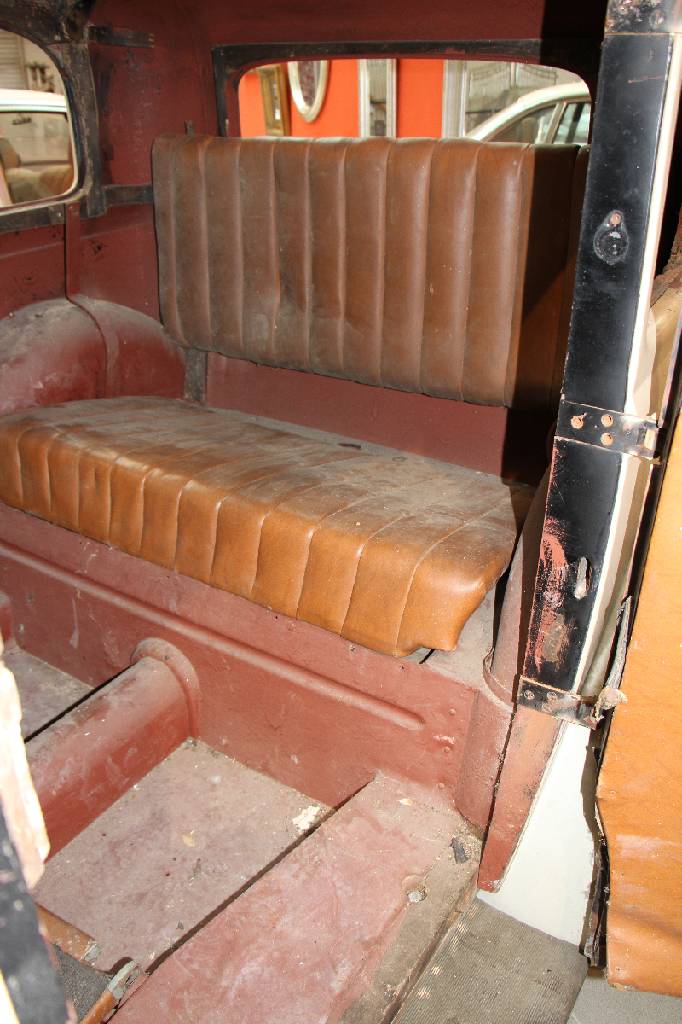 Detail b: Daimler Benz 230 Pullman, Fahrgestellnummer: 153761, BJ 1936, Laufleistung unbekannt, nach Restaurierung H-zulassungsfähig, ca. 40 kW/ 55 PS, ...