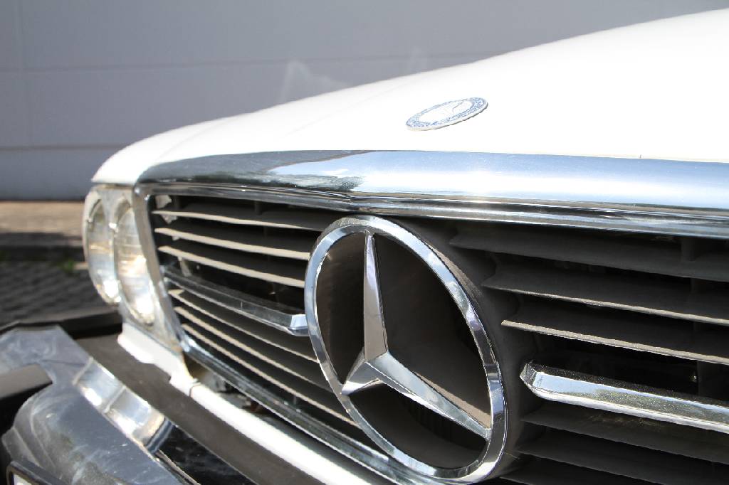 Detail e: Mercedes-Benz 560 SL R107, Fahrgestellnummer: WDBBA48D1HA066971, BJ 1987, Laufleistung ca. 94.681 miles abgelesen, H-zulassungsfähig, 170kW/ 231 PS, ...