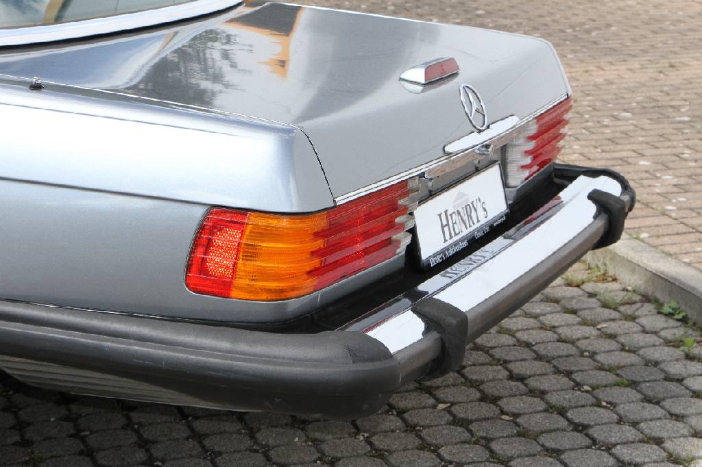 Detail a: Mercedes-Benz 560 SL R107, Fahrgestellnummer: WDBBA48D8HA058768, BJ 1987, Laufleistung ca. 77.401 miles abgelesen, H-zulassungsfähig, 170kW/ 231 PS, ...
