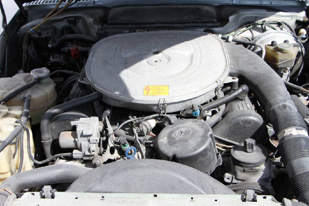 Detail d: Mercedes-Benz 560 SL R107, Fahrgestellnummer: WDBBA48D8HA058768, BJ 1987, Laufleistung ca. 77.401 miles abgelesen, H-zulassungsfähig, 170kW/ 231 PS, ...