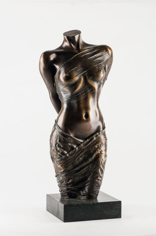 Willi Kissmer, geb. 1951, Halbakt mit zwei Tüchern, 2008, Bronzeskulptur, sign., num. 39/99, H. 54 cm
