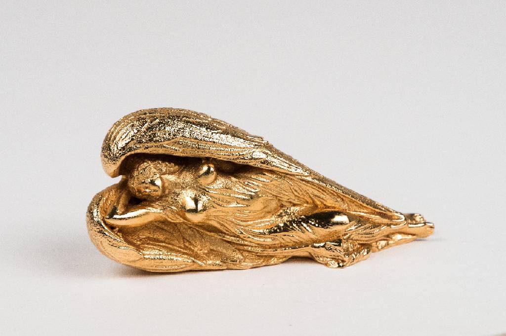 Ernst Fuchs, 1930-2015, Schutzengel, goldfarbener Metallguss, sign., num. 191, L. 10 cm