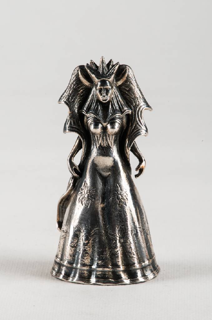 Ernst Fuchs, 1930-2015, Königin der Nacht, silberfarbener Metallguss, sign., num. 12, ca.10x6x4 cm