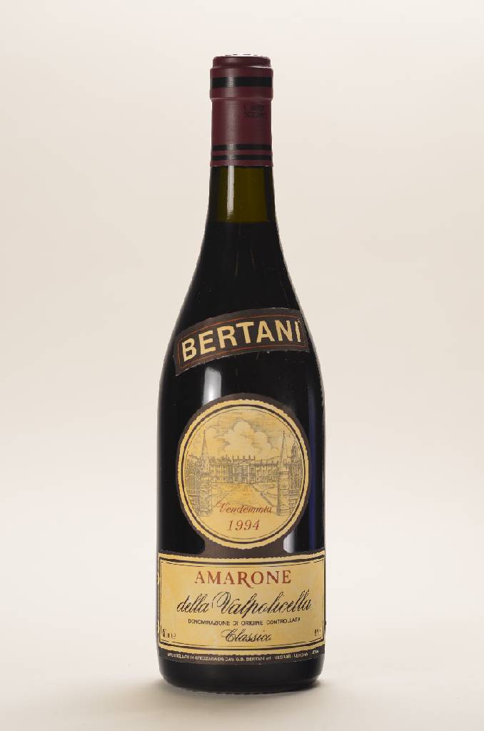 3 Flaschen 1994 Bertani Amarone della Valpolicella, je ca. 75 cl., 15 % Vol., Füllstände: Abstand zwischen Kapsel und Wein ca. 2.5-3 cm, ...