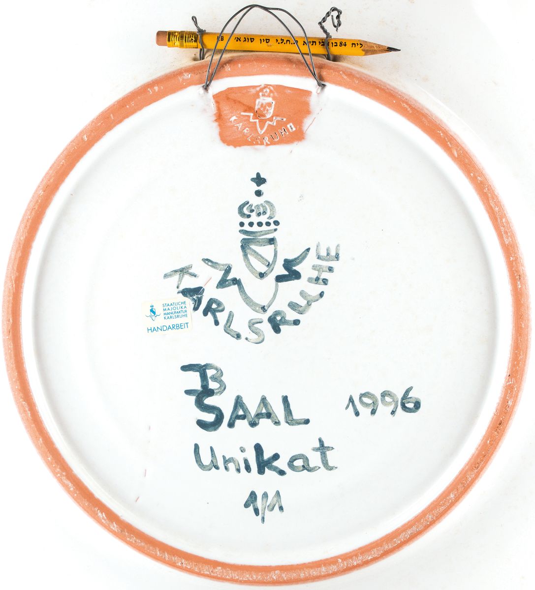 Detail a: Irmgard Böhmer-Saal, geb. 1950 Speyer, Keramikteller mit farbiger Glasur, verso gemarkt, Majolika Karlsruhe 1996, sign., Unikat 1/1, Durchmesser 48 ...