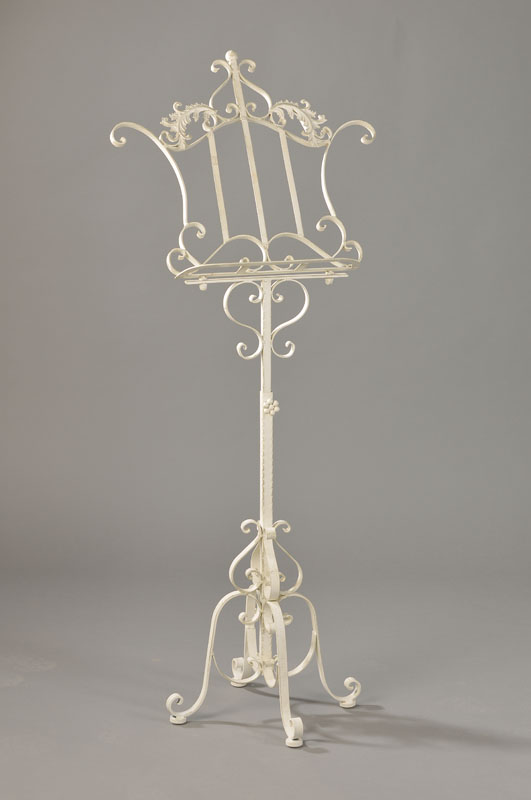 Buch- bzw. Notenständer, wohl Frankreich, 20.Jh. Schmiedeeisern, höhenverstellbar, H. ca. 120-170 cm