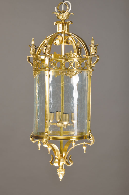 Übergroße Laternenlampe, Historisierend, sp. 20 Jh., rundes massives Messinggestell in schwerer Ausführung (benötigt starke Deckenbefestigung), 4 ...