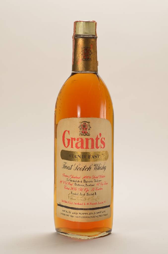 1 Flasche Grant's Stand Fast Finest Scotch Whisky, destilliert von The Glenfiddich & Balvenie Distilleries, ca. 75 cl, 100 % ScotchWhisky, 43 % ...
