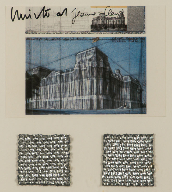 Detail a: Christo und Jeanne Claude, Konvolut aus 2 Offset-Lithografien, je von beiden Künstlern handsign., ca. 10,5x15 cm, darunter je 2 Teiledes zur ...